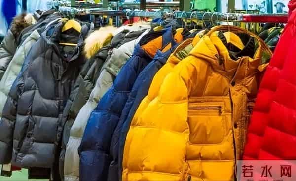 羽绒服价差20倍？高端卖3000+，低端卷199，行业正在疯狂洗牌
