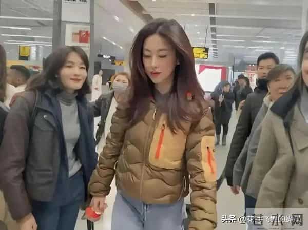 朱珠一件羽绒服火了，普通人穿却像米其林，差的不是钱是气质