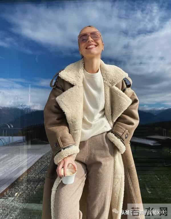 今年流行的“羊羔毛外套”太火了,这样穿时髦高级炸了!