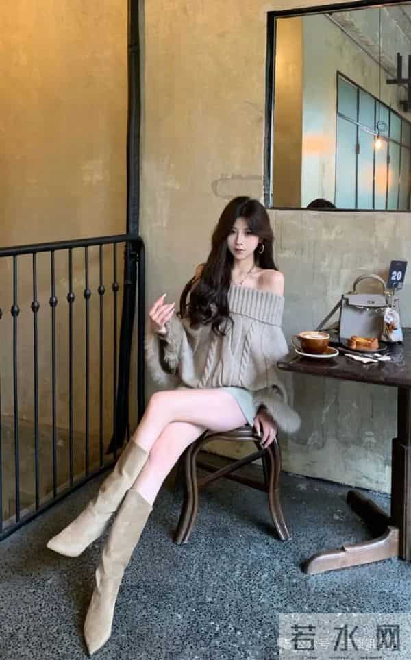 一字肩毛衣配靴子，时髦又气质