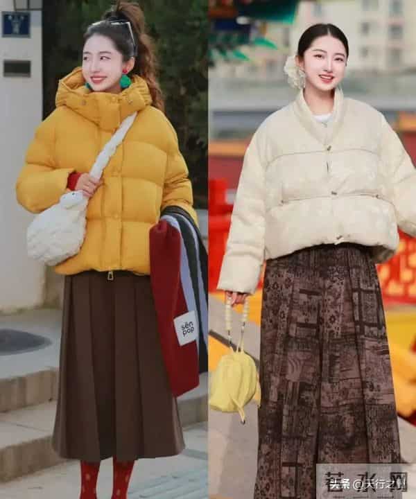 “短外套+裙子”=今年冬天的王炸组合，这样穿高级又洋气，美爆了