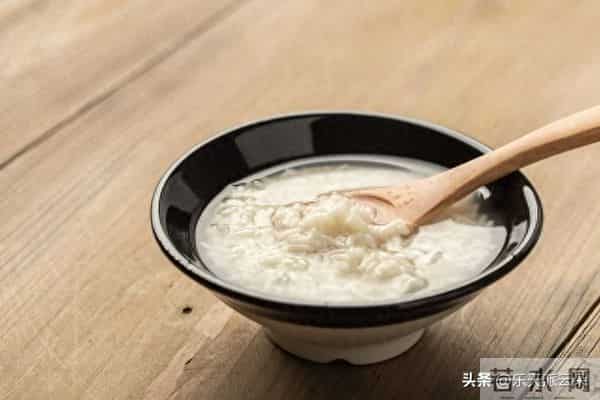 酒糟护手法：酿酒师傅的“不老双手”秘诀