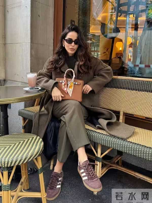 大衣+运动鞋,冬天最松弛的时髦