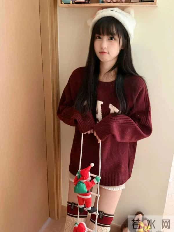 穿这身站在玄关，我妈以为我是圣诞主题娃娃机里刚抓出来的限定款