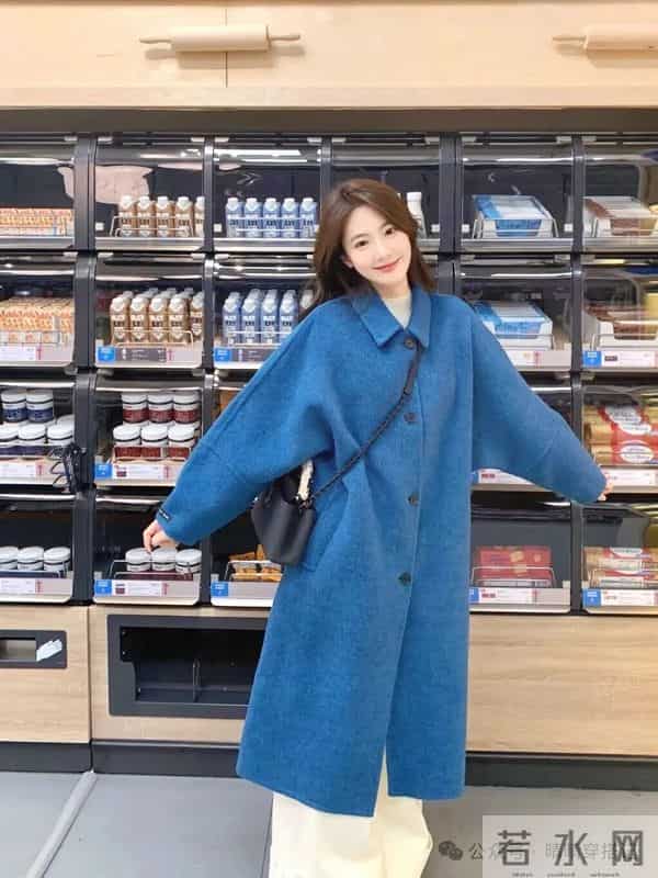 克莱因蓝大衣+奶白裤！显白到发光的冬日神搭配！