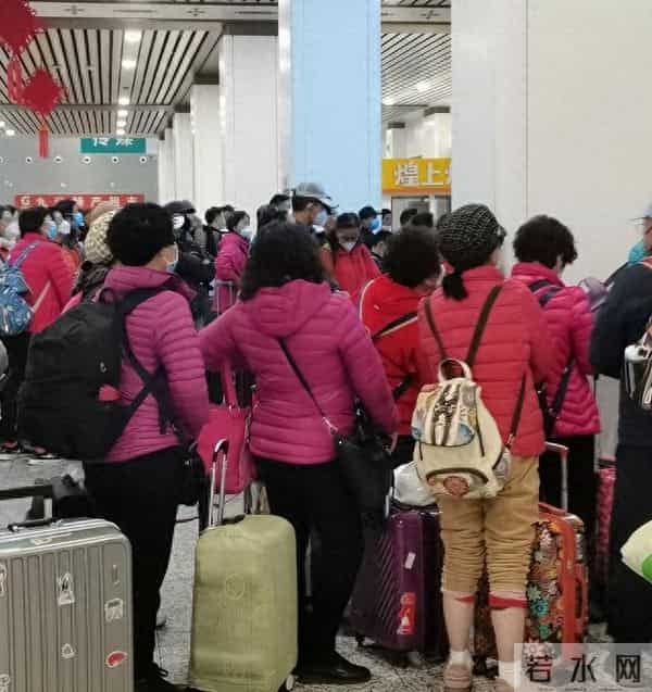 比发福更可怕的是“中国式大妈三件套”，油腻又显老，廉价感十足