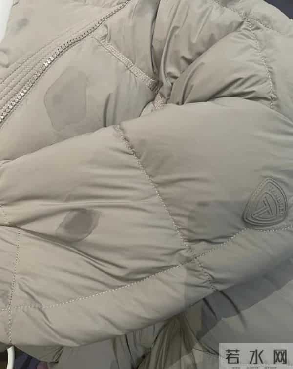 羽绒服的“隐藏陷阱”你以为是“神仙颜值”其实是一次性的美丽？