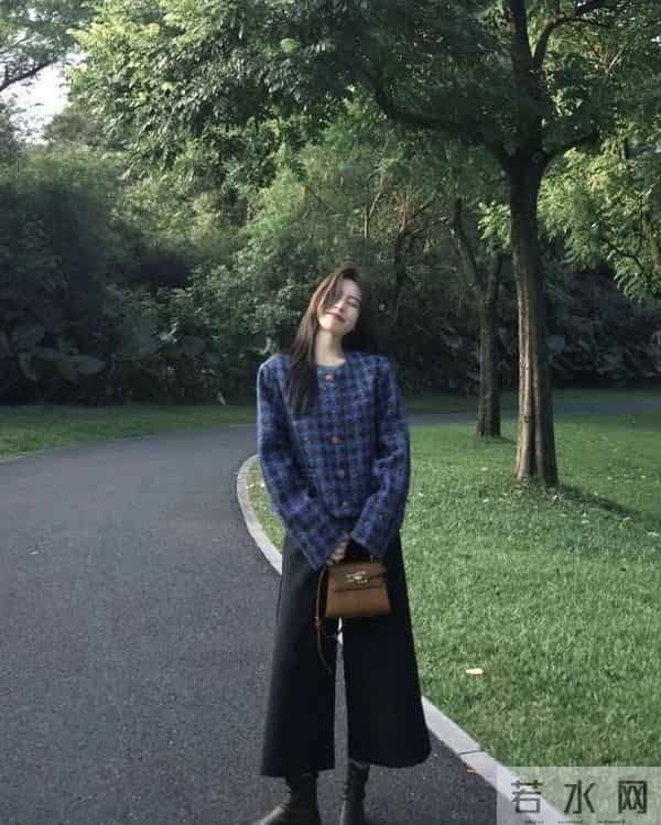 今年冬天“小黑靴”太火了，怎么穿都时髦！