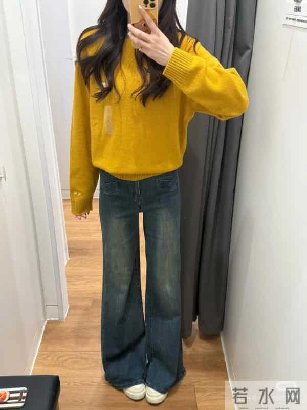 优衣库新品黄色毛衣也太显白了！