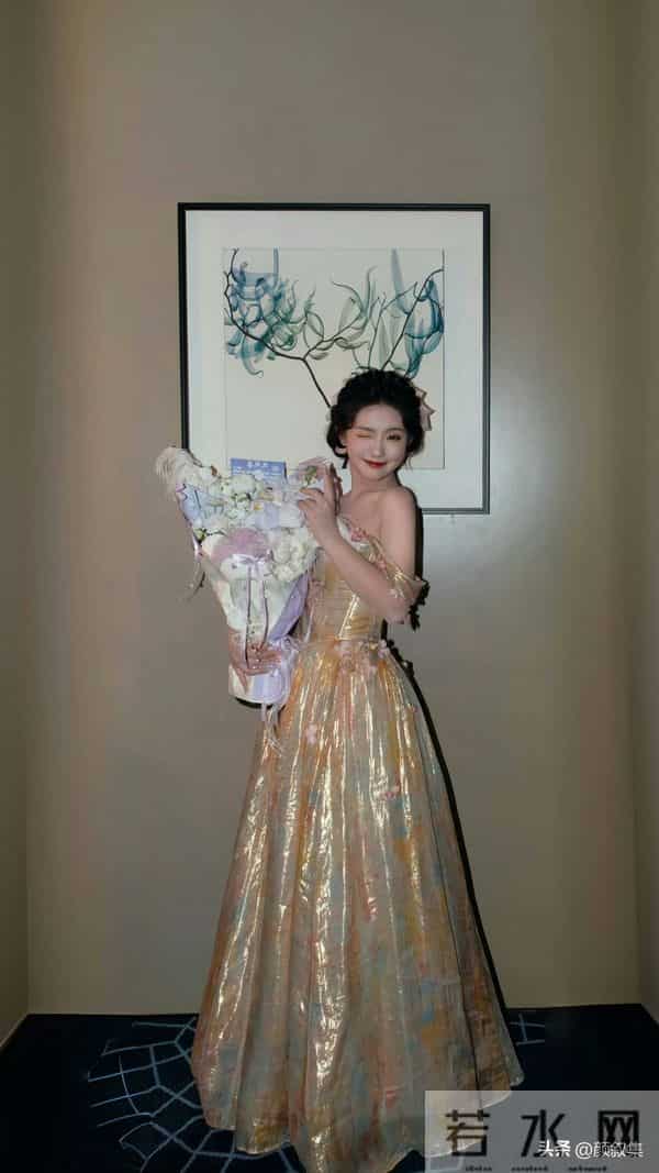 王云云这组图直接美成公主啦!