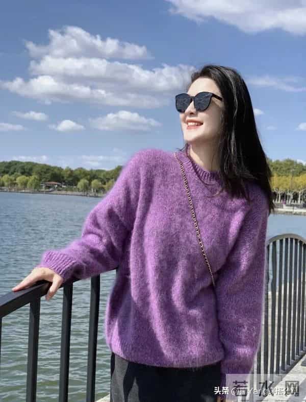 香芋紫毛衣+灰色半裙，秋冬必备！
