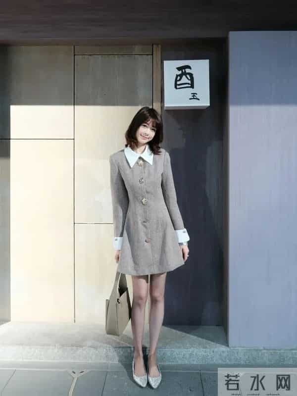 这件浅棕色粗花呢连衣裙,让办公室姐妹一周穿搭不重样!