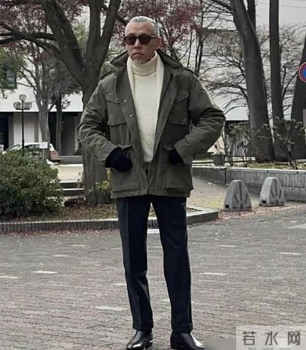 中老年男人冬天这样穿,哪怕是满头白发,也能彰显出男人成熟魅力
