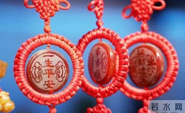 秋冬不建议佩戴的十大珠宝：静电“大帮凶”，一路火花带闪电