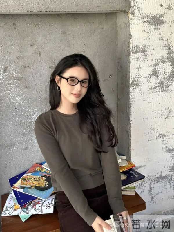 同色系咖调穿搭，简约高级好出片！