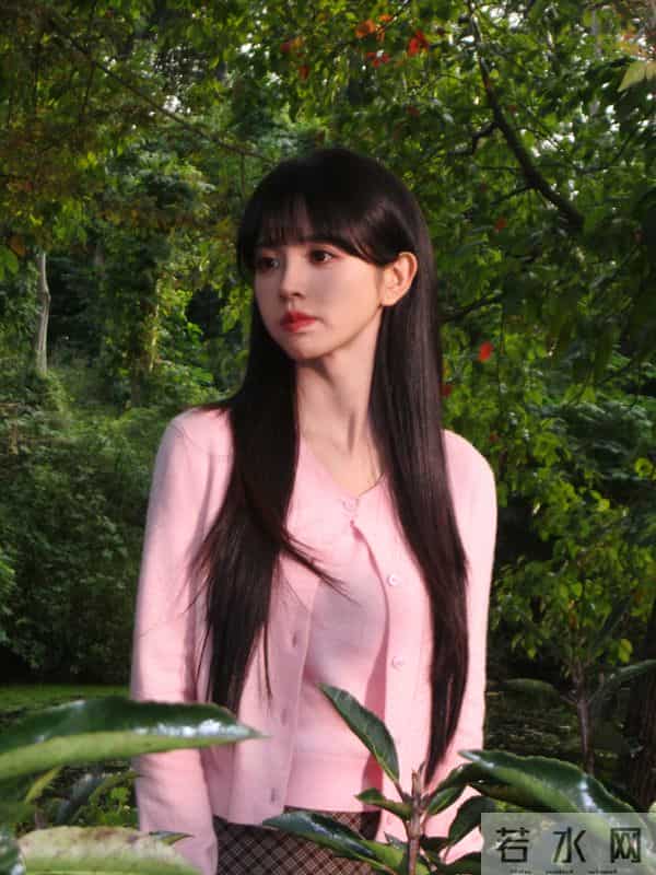 田曦薇多面魅力暴击！青绿旗袍清冷贵气，奶白纱裙甜软灵动！