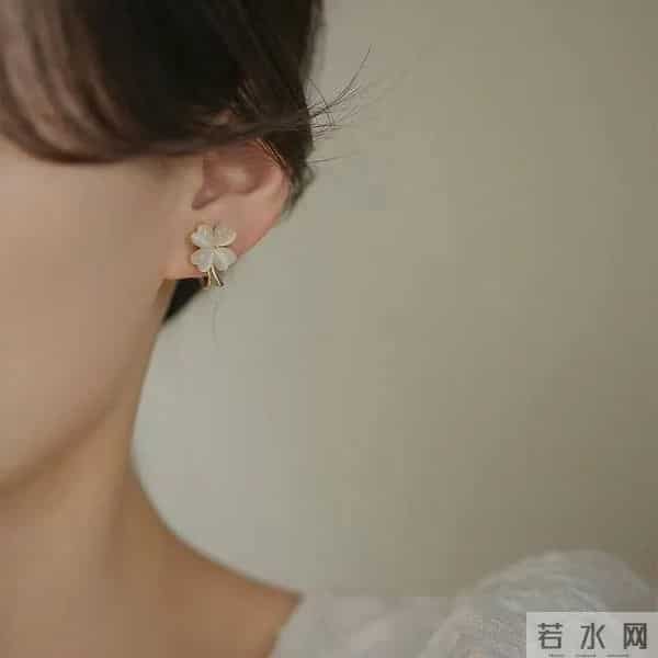 潘通色出炉！普通人怎么把流行色穿出彩？