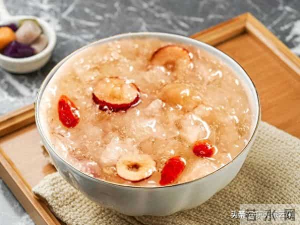 银耳胶的自制妙用:厨房里的“天然玻尿酸”