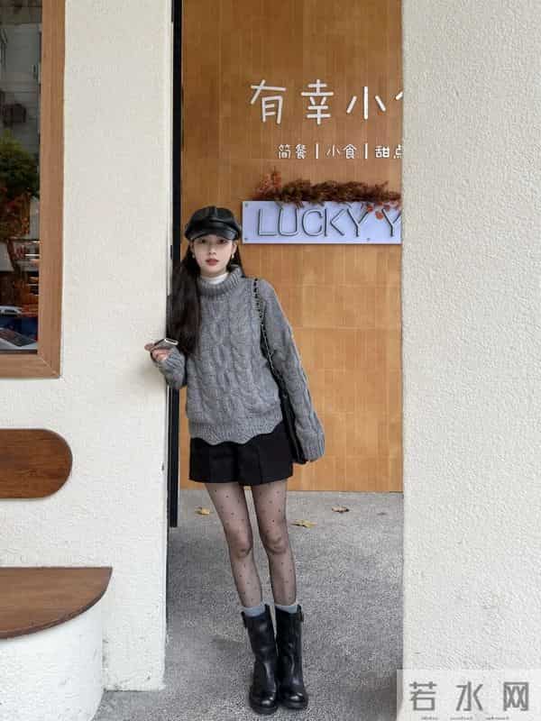 一件打底衫就可以穿出叠穿感,六个颜色给大家展示三个颜色的搭配