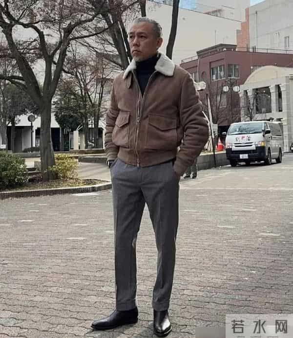 中老年男人冬天这样穿,哪怕是满头白发,也能彰显出男人成熟魅力