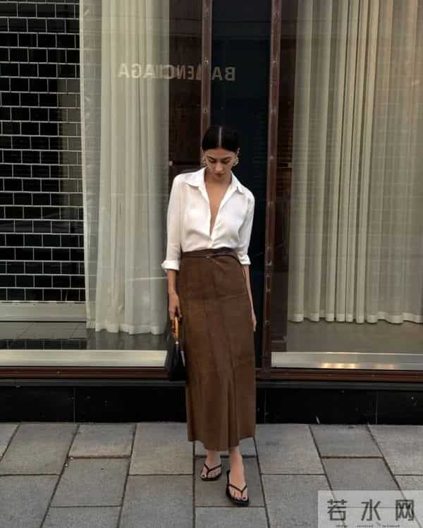 要想显贵穿“筒裙”气质优雅大方，叠穿大衣风衣又飒又高级！