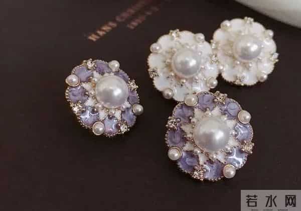 潘通色出炉！普通人怎么把流行色穿出彩？