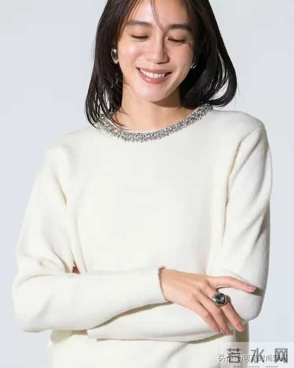 中年女人穿毛衣,记住“3穿3不穿”!尤其是第2点!