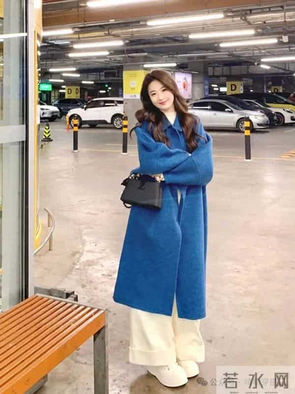 克莱因蓝大衣+奶白裤！显白到发光的冬日神搭配！