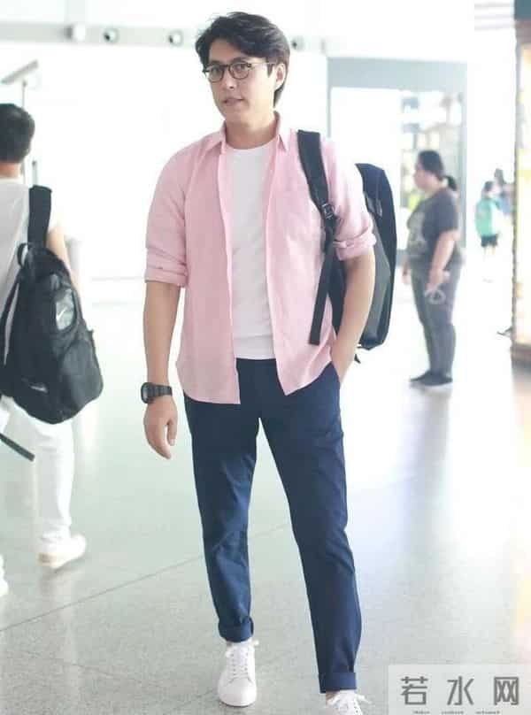 男人不管多大年纪，买衣服都要远离这4种“廉价色”，谁穿谁土！