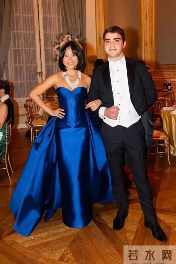 2025年巴黎名媛舞会，全球名门世家19名年轻女性受邀亮相，比亚迪创始人王传福女儿、导演陈可辛女儿均被邀请