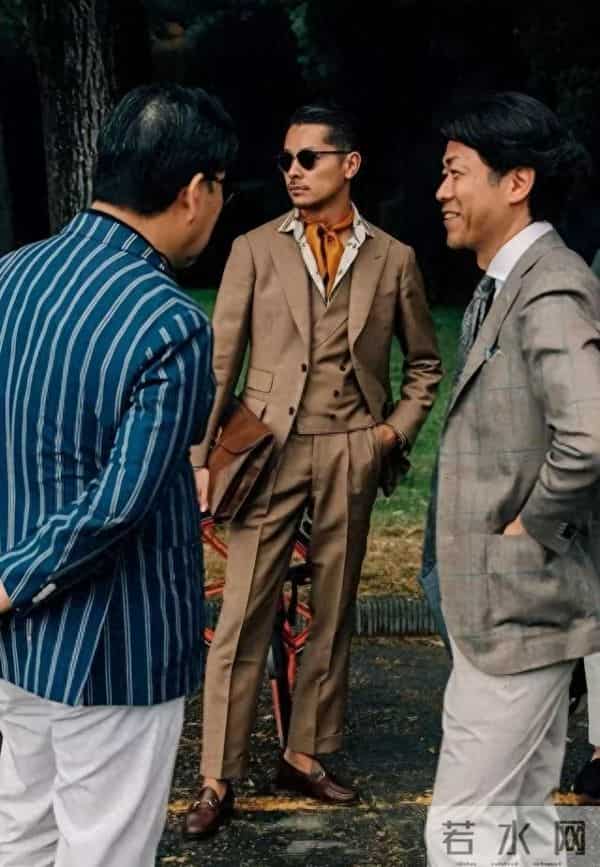 五六十岁男人:可以不戴手表、戒指,但这2种配饰不能少!很时髦