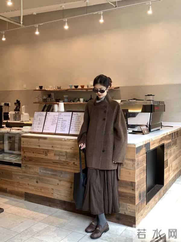 初冬大衣+半裙，高级时髦太美了！