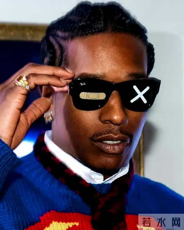 A$AP Rocky 穿了香奈儿的超人毛衣,来自CHANEL 2026高级手工坊系列