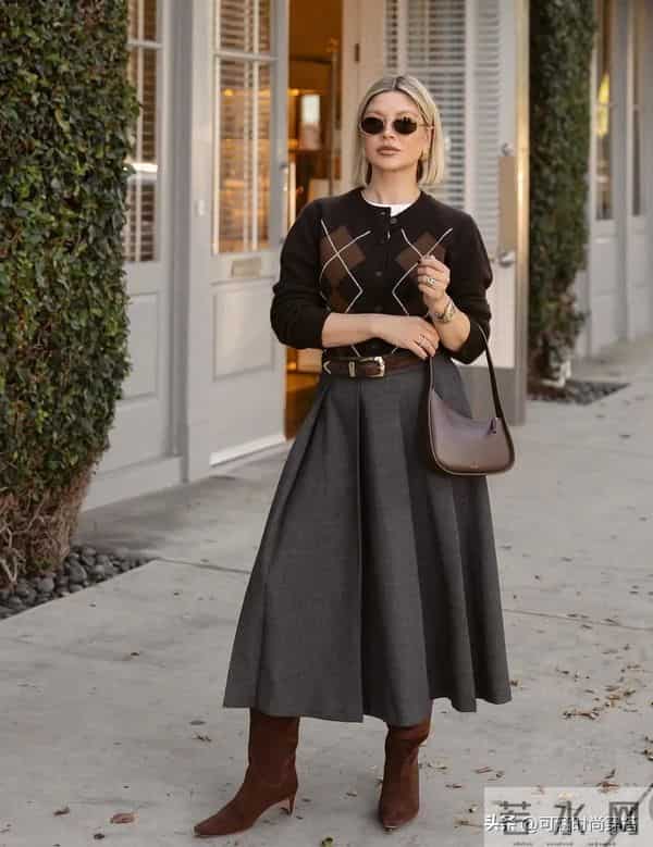 中年女人穿毛衣,记住“3穿3不穿”!尤其是第2点!