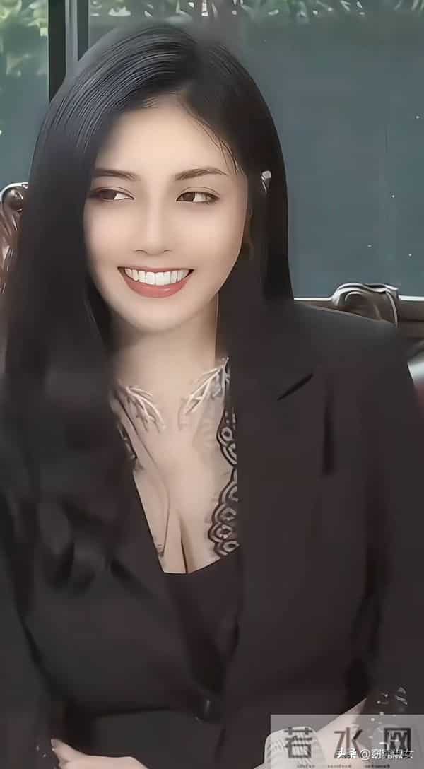 45岁韩瑜冻龄有术，皮肤又白又滑又嫩，路人狂赞：好美！