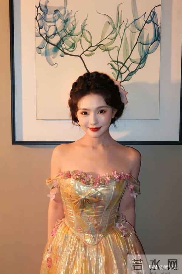 王云云这组图直接美成公主啦!