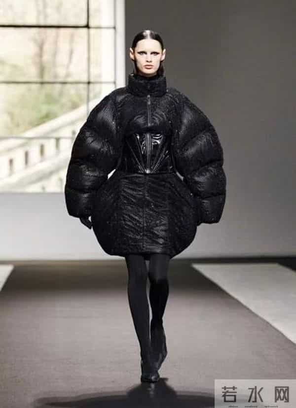 中年人爱穿的排骨羽绒服，格子的形状还有这些讲究？