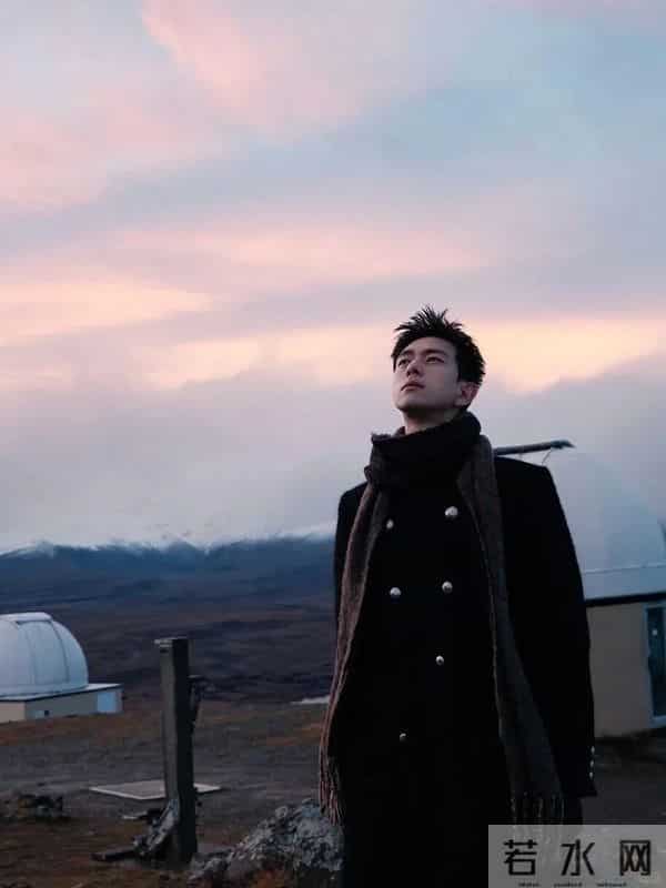 围巾：优雅与危险并存，是男人最温柔的武器，也考验审美功底。