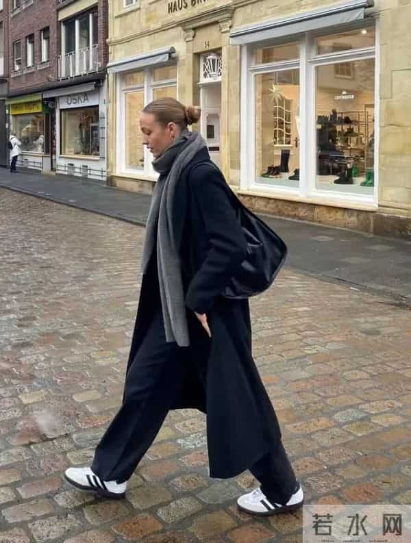 大衣+运动鞋,冬天最松弛的时髦