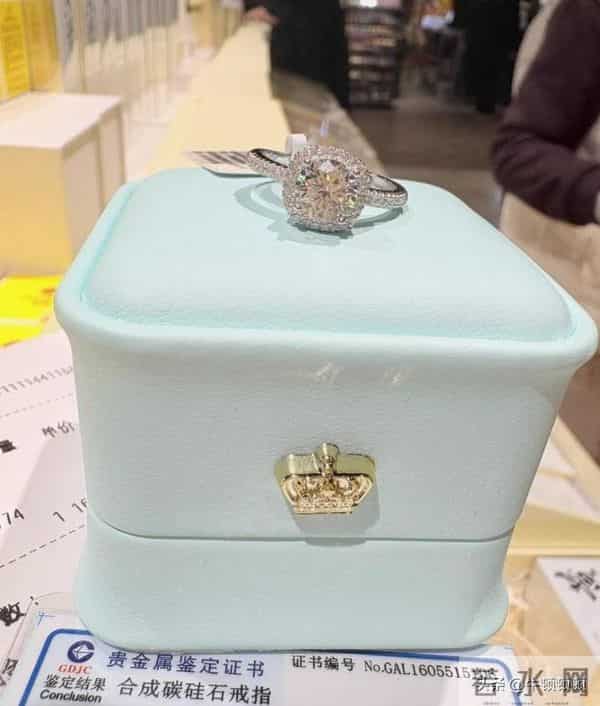 169元卖断货!胖东来小方糖戒指停售,有人坐4小时高铁抢购