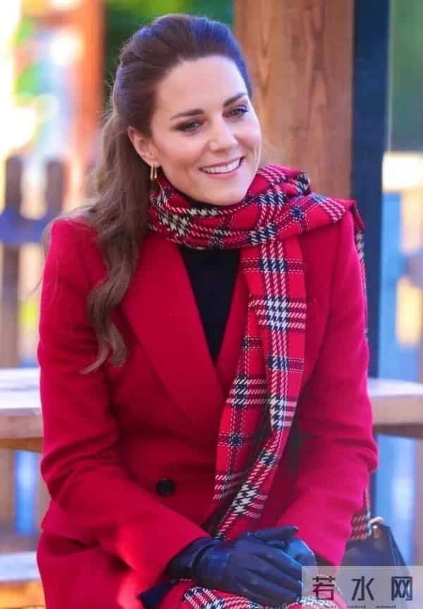 看凯特王妃穿大衣,我悟了:配裙子、不配阔腿裤,穿长筒靴才高级