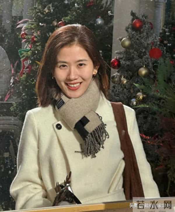 45岁敢穿真丝裙赴下午茶？梳头养气，优雅刻进骨子里