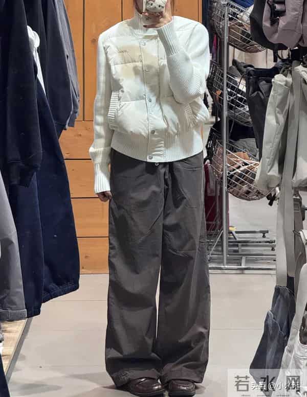 Muji这条黑裤也太好看了,谁穿谁是“腿长两米”的松弛美女