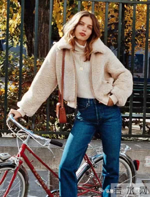 今年流行的“羊羔毛外套”太火了,这样穿时髦高级炸了!
