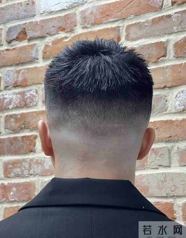 男生剪发不纠结：“渐变侧剃”，一款适配所有场合的“万能发型”