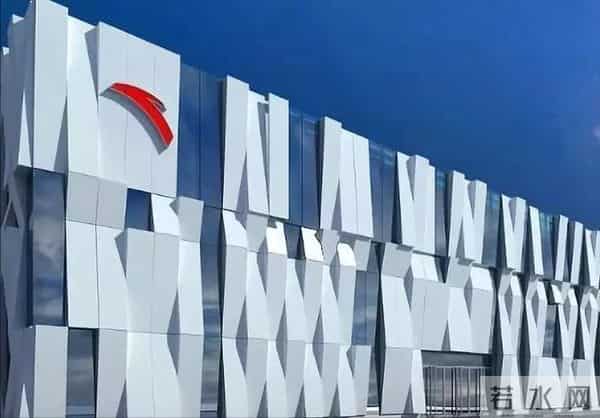 安踏和李宁争抢“德国鞋王”彪马，77年老牌能否被中国巨头盘活？