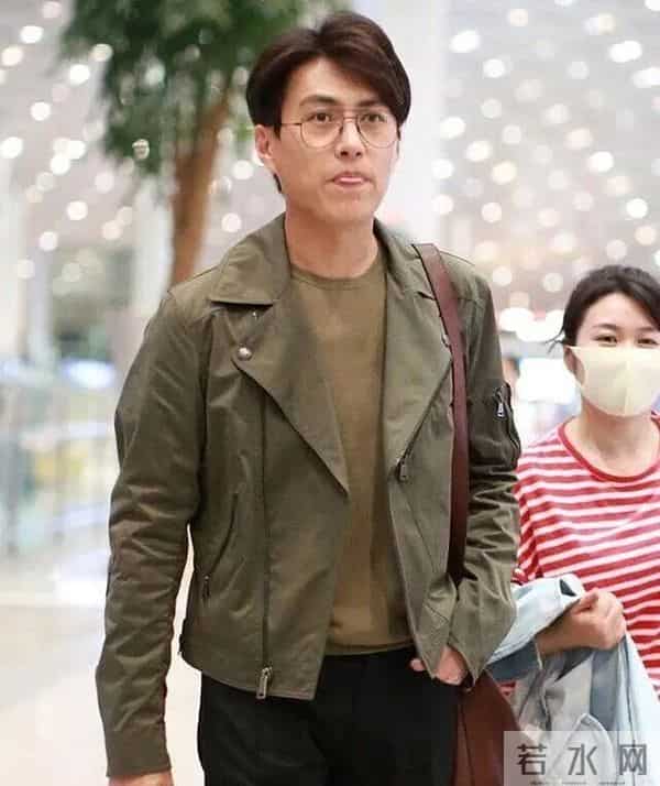 听我一句劝：中年男人最好少戴围巾、帽子，不是显老就是装嫩！