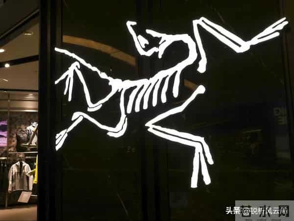 买始祖鸟别盲目！号称无痕户外，却在高原毁草甸，打自己环保的脸