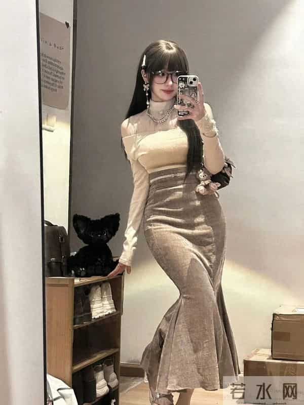 颜值穿搭，白色蕾丝上衣+鱼尾裙，优雅精致