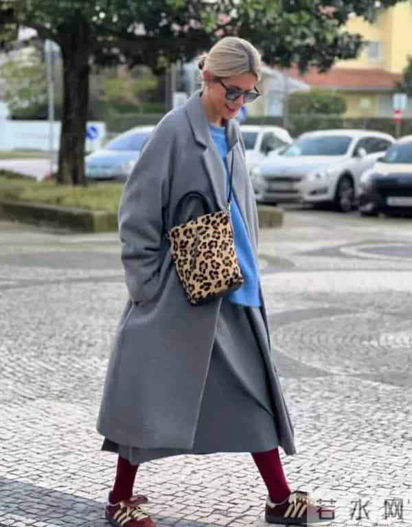 大衣+运动鞋,冬天最松弛的时髦